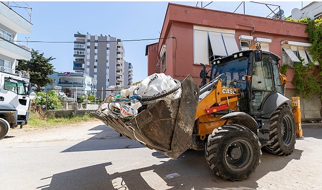 Yenişehir Belediyesi “çöp ev” niteliğindeki meskenden 10 kamyon çöp çıkardı- Kamu Çalışanı