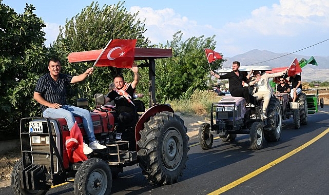 Başkan Dutlulu Ilgın Mahallesi’nde Traktör Konvoyu ile Karşılandı- Kamu Çalışanı