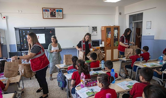 Bornova Belediyesi’nden Öğrencilere İlk Gün Desteği- Kamu Çalışanı